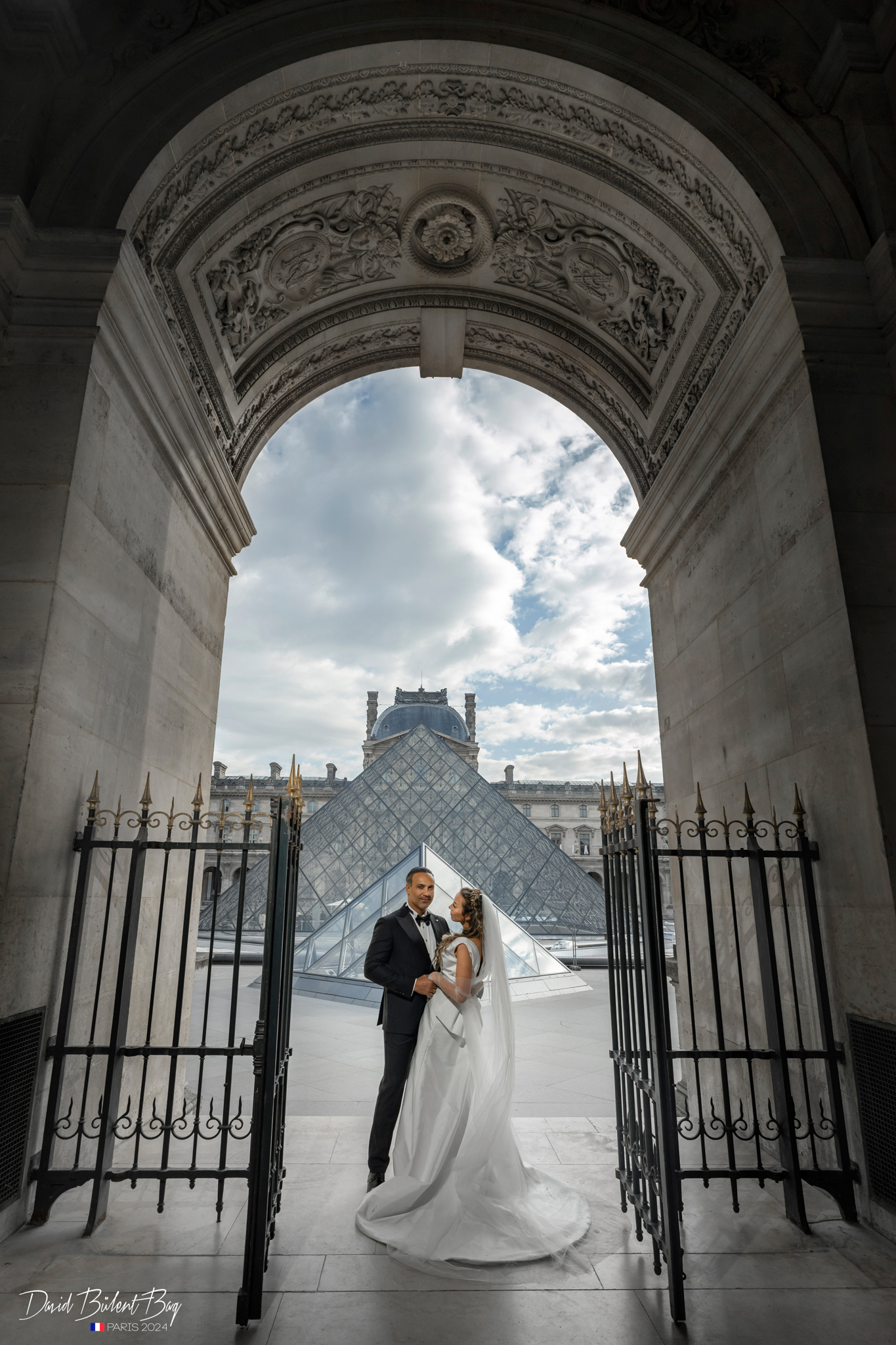 Photo de mariage au Louvre à Paris